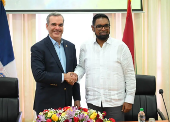 Luis Abinader, presidente de República Dominicana, junto a su homólogo de Guyana, Mohamed Irfaan Ali. - DIP de Guyana.