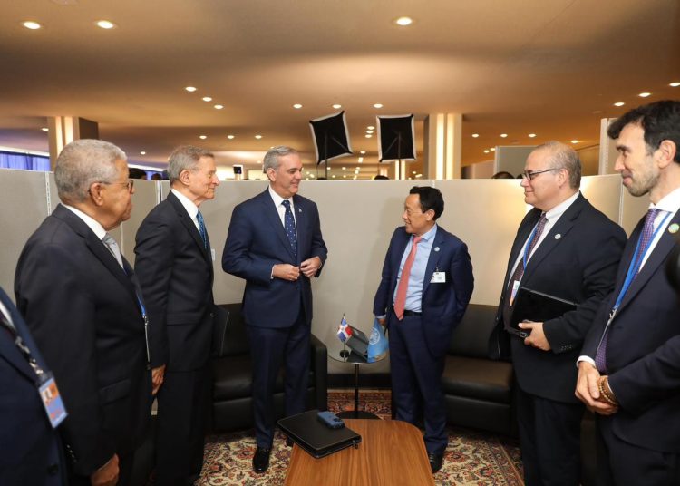 En el encuentro también participaron el director general adjunto de la FAO, Maurizio Martina; la directora de la Oficina de Enlace con la ONU, Angélica Jácome; y por la parte dominicana, el canciller Roberto Álvarez, y otros funcionarios.