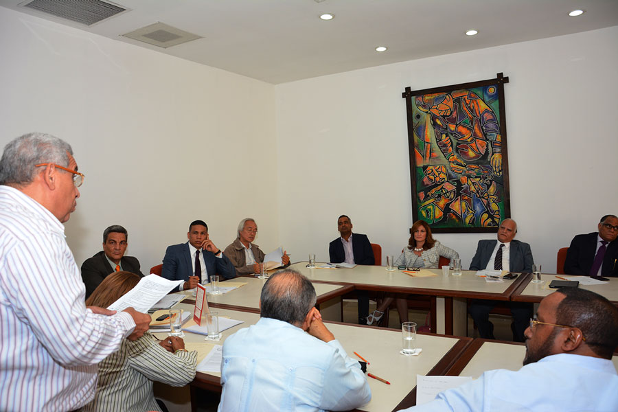 El CNS está reunido desde las 10:00 de la mañana de este miércoles en procura de un acuerdo para el incremento salarial.