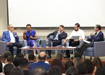 La ley indica que el director de la DNI (artículo 13) será asesor del presidente en materia de seguridad alimentaria, ambiental, de salud pública, energética, cibernética, económica y financiera. - Fuente externa.