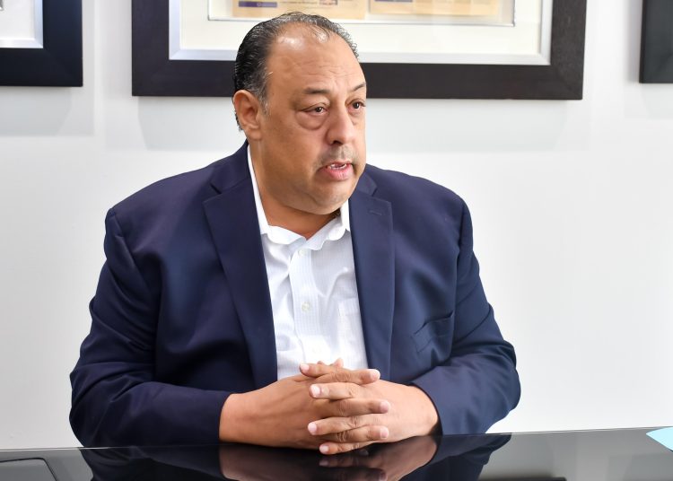 José Luis Polanco, presidente de la ADA, asegura que la proyección avícola estimada para el primer semestre de este 2024 culminará con 22.1 millones de pollos colocados en el mercado interno. - Fuente externa.