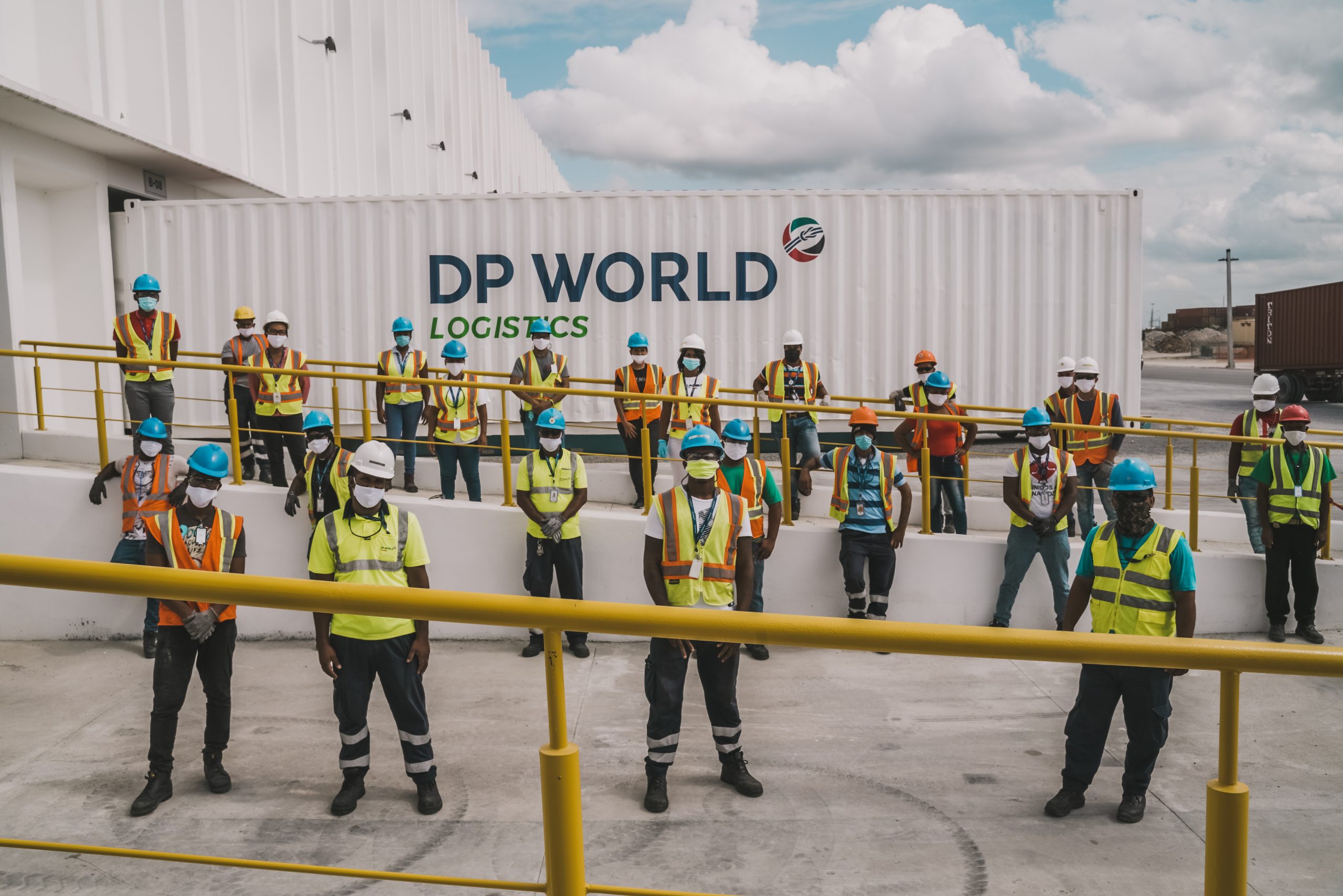1 equipo del centro logístico caucedo, dp world