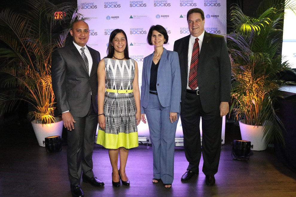 1. cesar asiático, berenice méndez, mercedes ramos y salvador demallistre