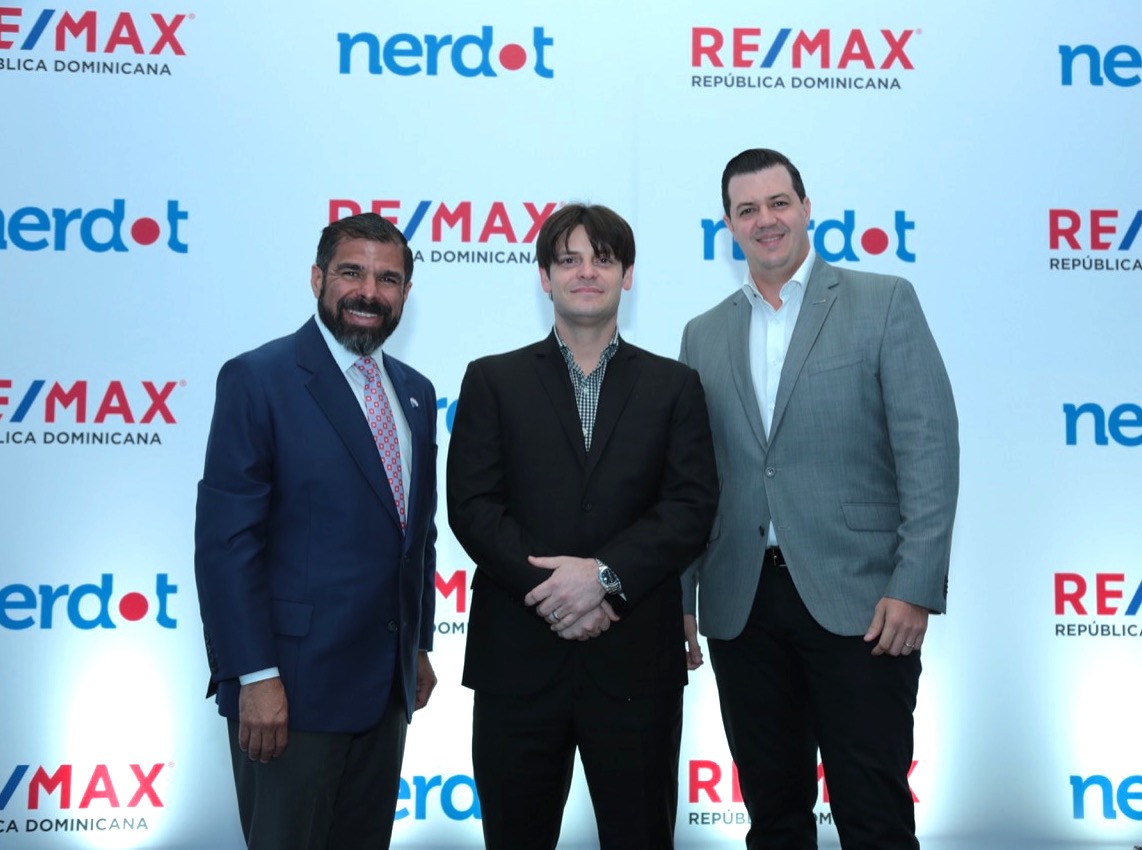 1. mélido marte, director regional remax rd, manuel alejandro grullón, presidente del consejo, y orlando prieto, ceo nerdot.