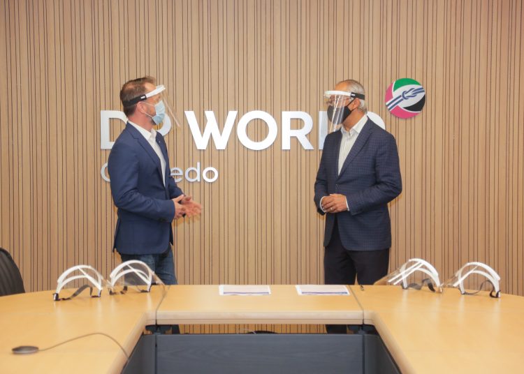 Morten Johansen, CEO DP World Caucedo, y Eddy Martínez, presidente del Parque Cibernético.