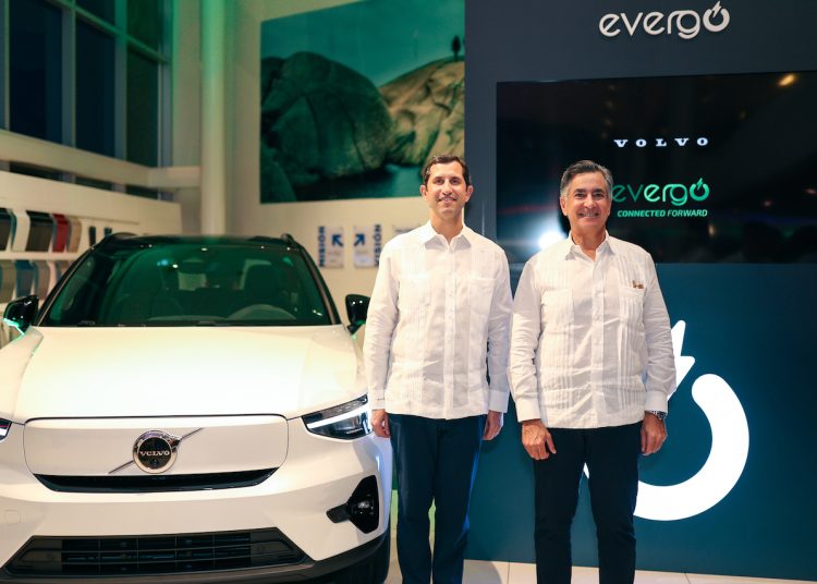 Roberto Herrera y Carlos José Martí. - Fuente externa.