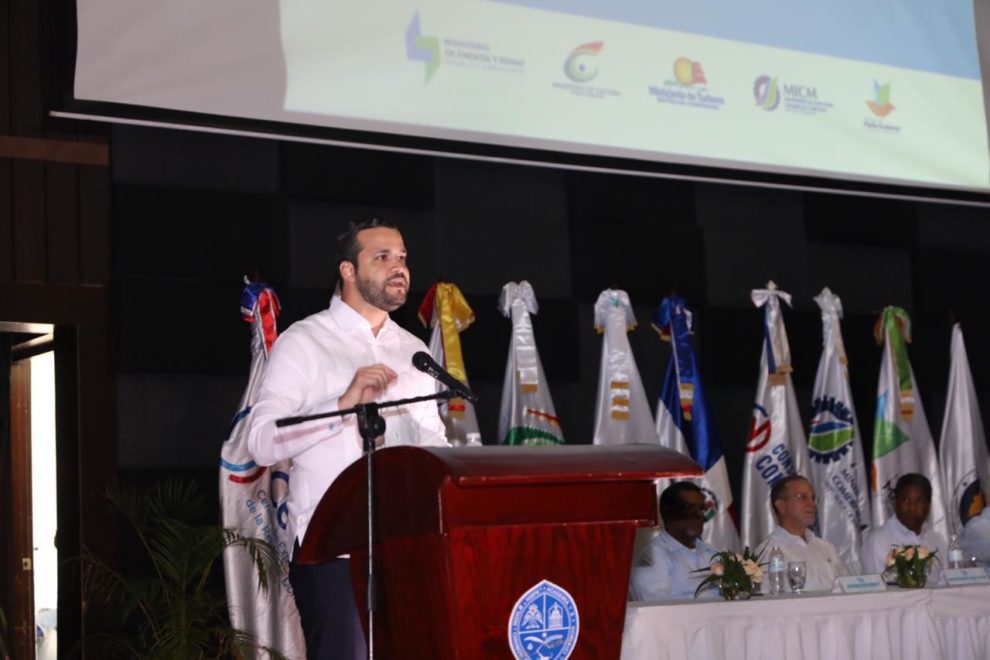 1. rafael paz explica el potencial del larimar para las exportaciones al mercado internacional