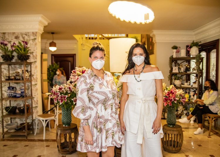 Kayla Sicrafi y Viviana Cabral.