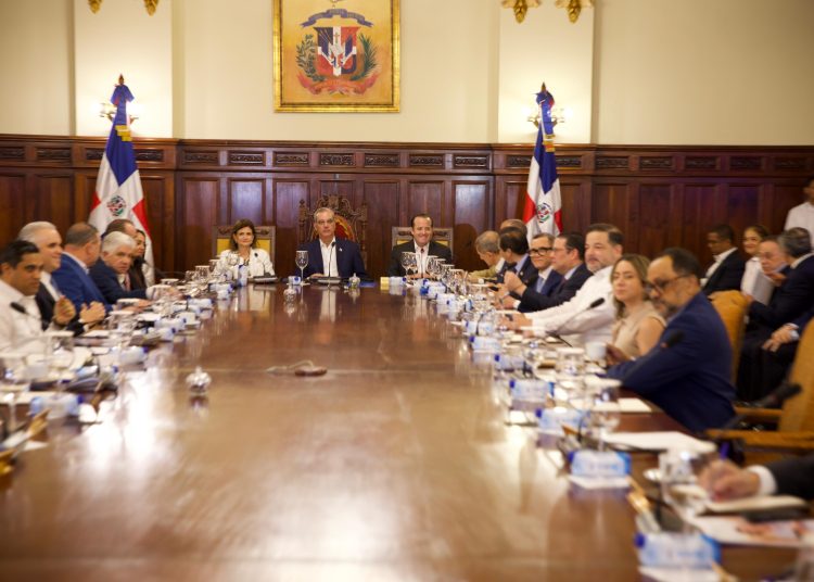 Luis Abinader y Raquel Peña encabezaron el 56.º Consejo de Ministros.