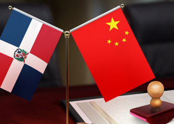 Banderas dominicana y china. - Fuente externa.