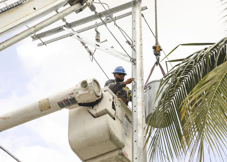 La empresa dijo que instaló más de 44,000 medidores a clientes que no contaban con medición.