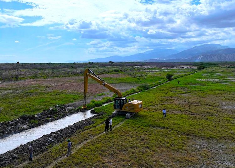 El monto de RD$489,587,624.69 abarcó la limpieza de 1,119 kilómetros de canales y drenajes en áreas bajo riego del territorio nacional.