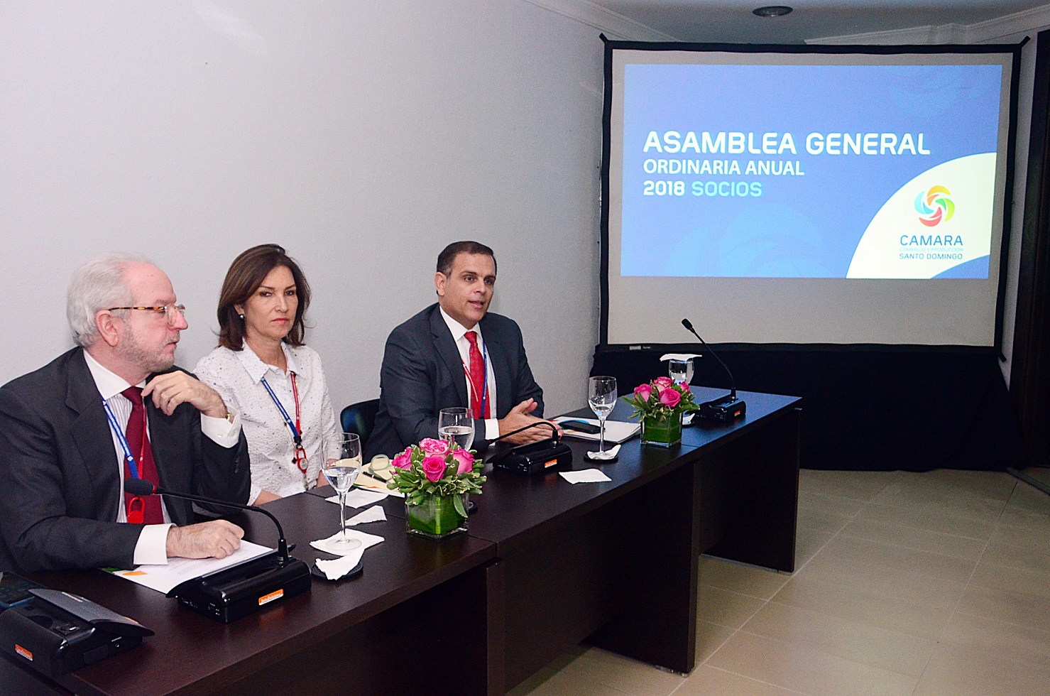 2 carlos fernandez, josefina vega y jochi vicente.