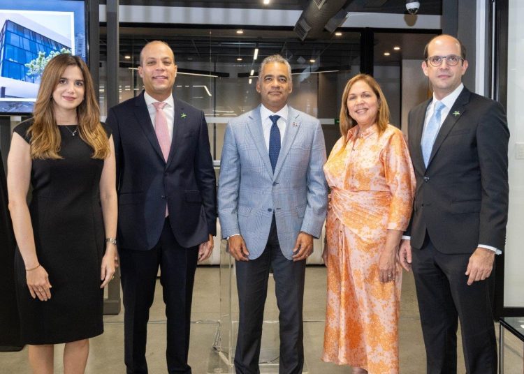 Margarita Armenteros, Carlos Julio Camilo, Jol Santos, Mildred Pralta y Gianni Landolfi