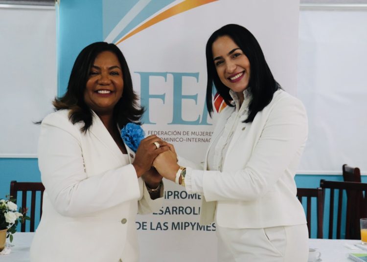 Amarilys Duran, presidenta FEM, y Yanibel Cepin, presidenta de la FEM-Moca.