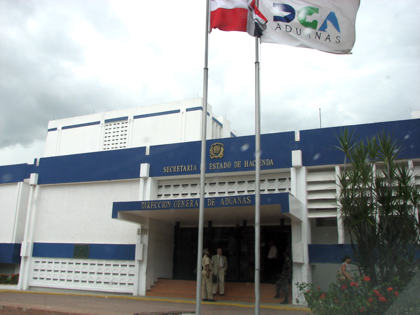Sede de la Dirección de Aduanas en Santo Domingo.