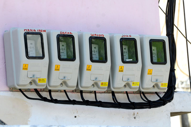 Los dominicanos reciben el Año Nuevo con una tarifa de electricidad sin variación, aunque ha bajado el petróleo. /ARCHIVO