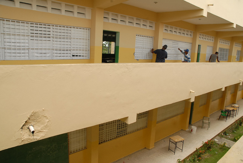 El personal de las escuelas que no se dedica a la docencia, requiere mejores condiciones salariales.