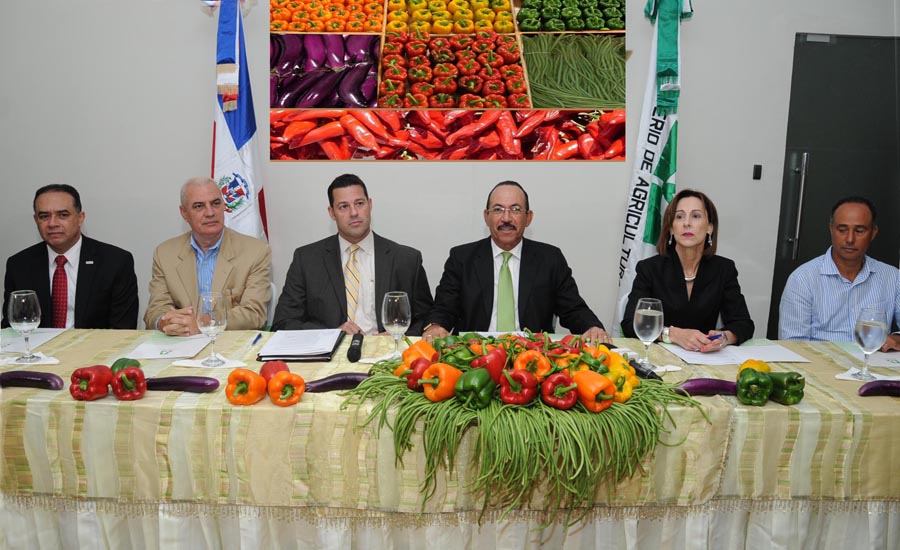 El ministro de Agricultura, Luis Ramón Rodríguez, ofrece detalles sobre los alcances de la decisión de los Estados Unidos de levantar la orden de detención automática que pesaba sobre varios vegetales de origen dominicanos.