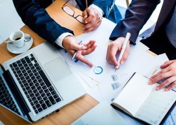 El documento indica que los trabajadores formales cotizantes a la seguridad social representan solo el 36.9% de la población económicamente activa (PAE). - Fuente externa.