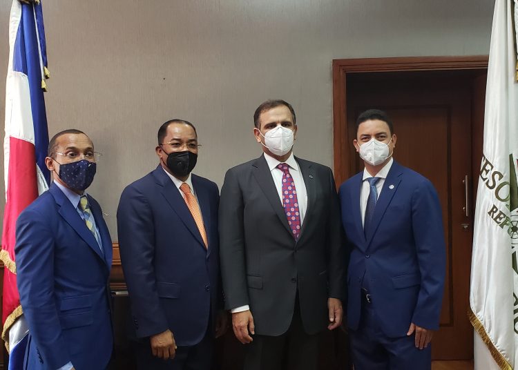 Jochi Vicente, Ministro de Hacienda, Catalino (Freddy) Correa Hiciano, tesorero nacional y Gerardo Espinosa. | Fuente externa.