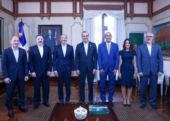 El presidente, Luis Abinader, participó del lanzamiento de la red 5G, realizado por los ejecutivos de Claro Dominicana. | Fuente externa.