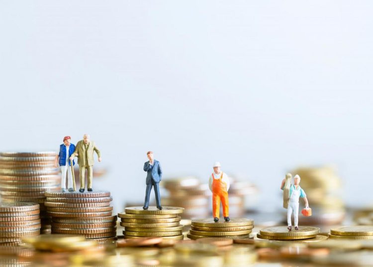 Según el sociólogo, a pesar del crecimiento económico, la nación aún lucha con problemas como la pobreza. - Fuente externa.