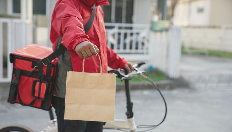 Actualmente, el sueldo de los repartidores se limita prácticamente a las propinas que reciben de los clientes. - Fuente externa.
