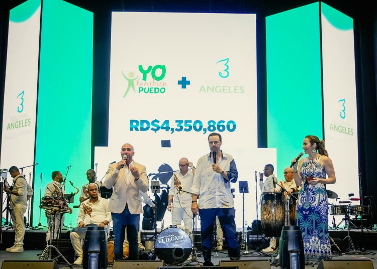 Irving Alberti, Ramses Atallah y Miralba Ruiz presentando monto recaudado para las Fundaciones. | Fuente externa.