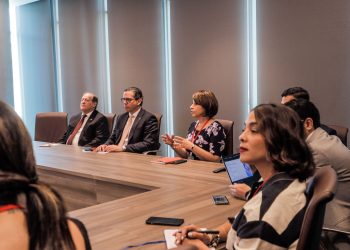 Manuel González, César Dargam, Rosanna Ruiz, Roselín Ramaro y otros presentes en la reunión. | Fuente externa.