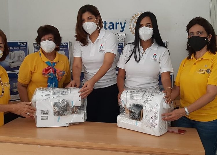 Maria Cristina de Farias, Veronica Sencion, Nereyda Acosta, Delores Sanchez e Hilda Garcia.