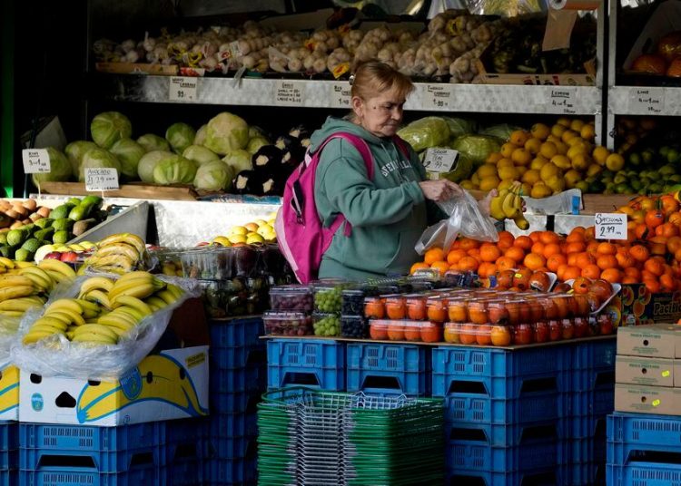 "La economía está dando un giro, con un fuerte crecimiento este trimestre y una inflación cercana al objetivo, lo que nos permite recortar los impuestos", afirmó Fitzner. - Fuente externa.