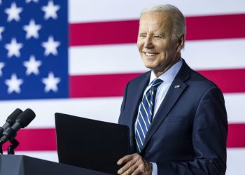 Estados Unidos se asoma al impago de la deuda nacional porque, a diferencia de otros países, su Ejecutivo solo puede emitir deuda hasta el límite establecido por el Congreso - Fuente externa.