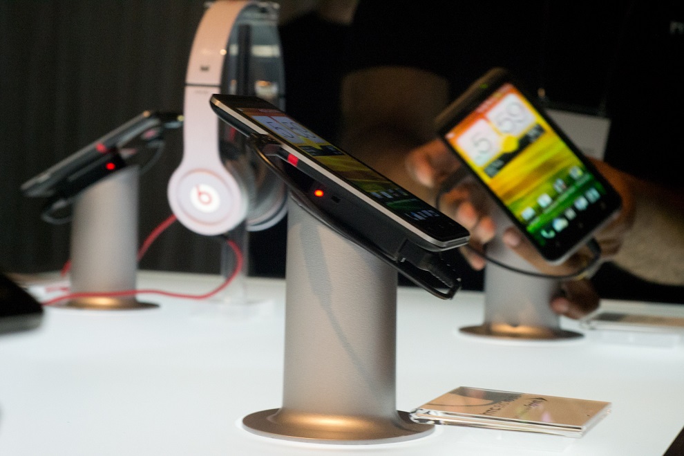 La telefonía móvil generó en promedio un tráfico saliente y entrante de 422 minutos a septiembre del 2014 y de 380 minutos a septiembre del 2015.