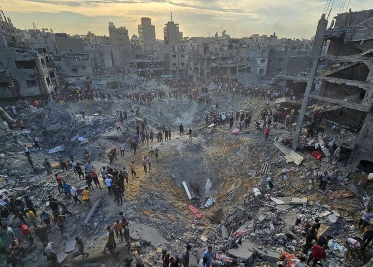 A las masacres casi constantes de población de Gaza se suma la falta de combustible y recursos básicos de los hospitales, y 16 de los 35 centros médicos del enclave ya no funcionan por ello. - Fuente externa.