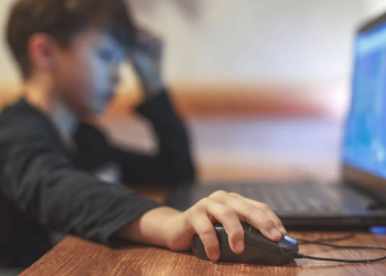 El estudio de Kaspersky revela que, en 2023 y según los progenitores, el 38% de los menores en España navega en Internet entre una y dos horas diarias. - Fuente externa.