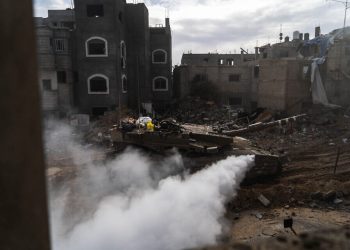El asalto israelí obligó a la evacuación de más de 10,000 desplazados que se refugiaban en el hospital Naser. - Fuente externa.