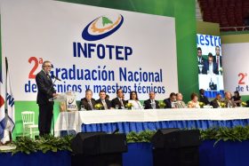 6 campos de moya presidente de la aird orador principal en la ceremonia de graduacion del infotep