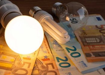 Los precios más bajos de la electricidad en el primer semestre de 2023 se registraron en Bulgaria (€11.4 por 100 kilovatios-hora), Hungría (€11.6) y Malta (€12.6). - Fuente externa.