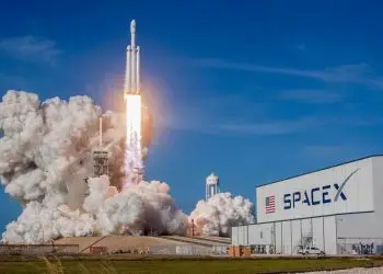 Bloomberg precisa que SpaceX comprará alrededor de US$500 millones de las acciones objeto de la transacción.- Fuente externa.