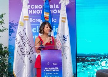 La viceministra de Innovación y Transición Energética del MEM indica tecnología de almacenamiento permitirá aprovechar generación producida durante el día para utilizarla en hora pico de demanda eléctrica.