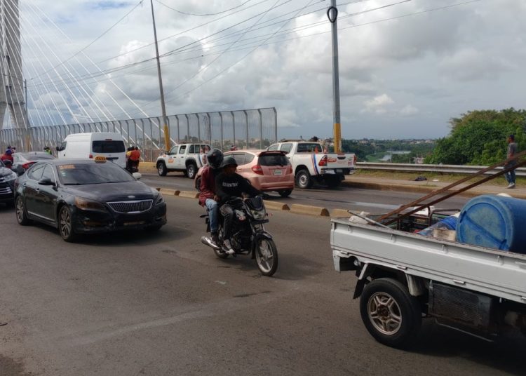 Carriles de ambos sentidos del puente Francisco del Rosario Sánchez.- Fuente externa.