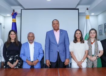 Juan Villanueva, Francesca Ortiz, Eusebio Peña, Eddy Alcántara, Lya Mata, Hortensia Pérez  Pedro Oliva. - Fuente externa.