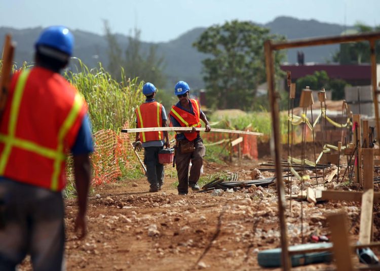 La OIT aborda también otros factores medioambientales exacerbados por el aumento de las temperaturas y que tienen repercusiones nefastas en los trabajadores. - Fuente externa.