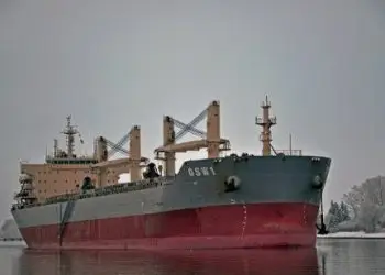 El buque de carga chino ‘An Yang 2’, con 20 tripulantes a bordo, encalló en la noche del sábado debido al temporal a unos 200 metros de la costa.- Fuente externa.