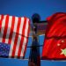 Banderas de Estados Unidos y China. - Fuente externa.