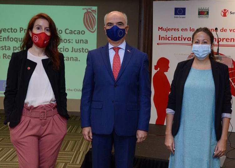 Marian Cortés, Gianluca Grippa y Alba Rodríguez.