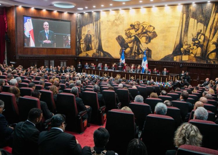 Abinader informó que el país registró una reducción de 56.5% en los embarazos en adolescentes, al pasar de 27,476 casos en 2021 a 11,961 el pasado año.