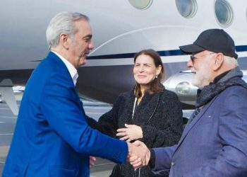 A su llegada, el mandatario fue recibido por la embajadora dominicana en los Estados Unidos, María Isabel Castillo y el empresario Samuel Conde.