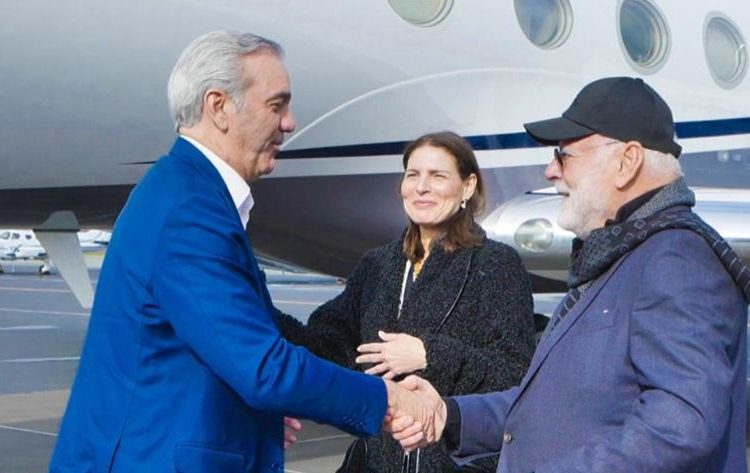 A su llegada, el mandatario fue recibido por la embajadora dominicana en los Estados Unidos, María Isabel Castillo y el empresario Samuel Conde.